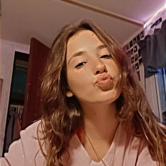 Meet your Posher, Makenzie - Picture 1 of 1